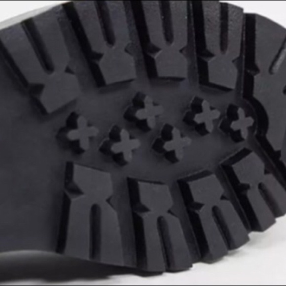 !! NEW !! Chunky Lug Sole Chelsea Rain Boots in Black Shine - Picture 5 of 5